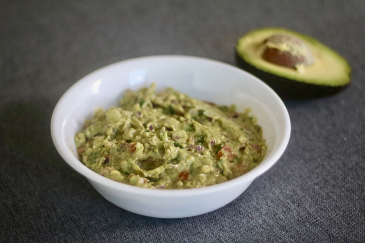 4 Ingredients Guacamole Recipe