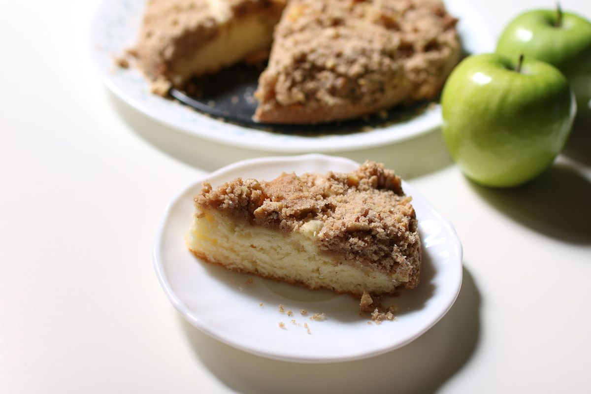 German Apple Cake Streusel